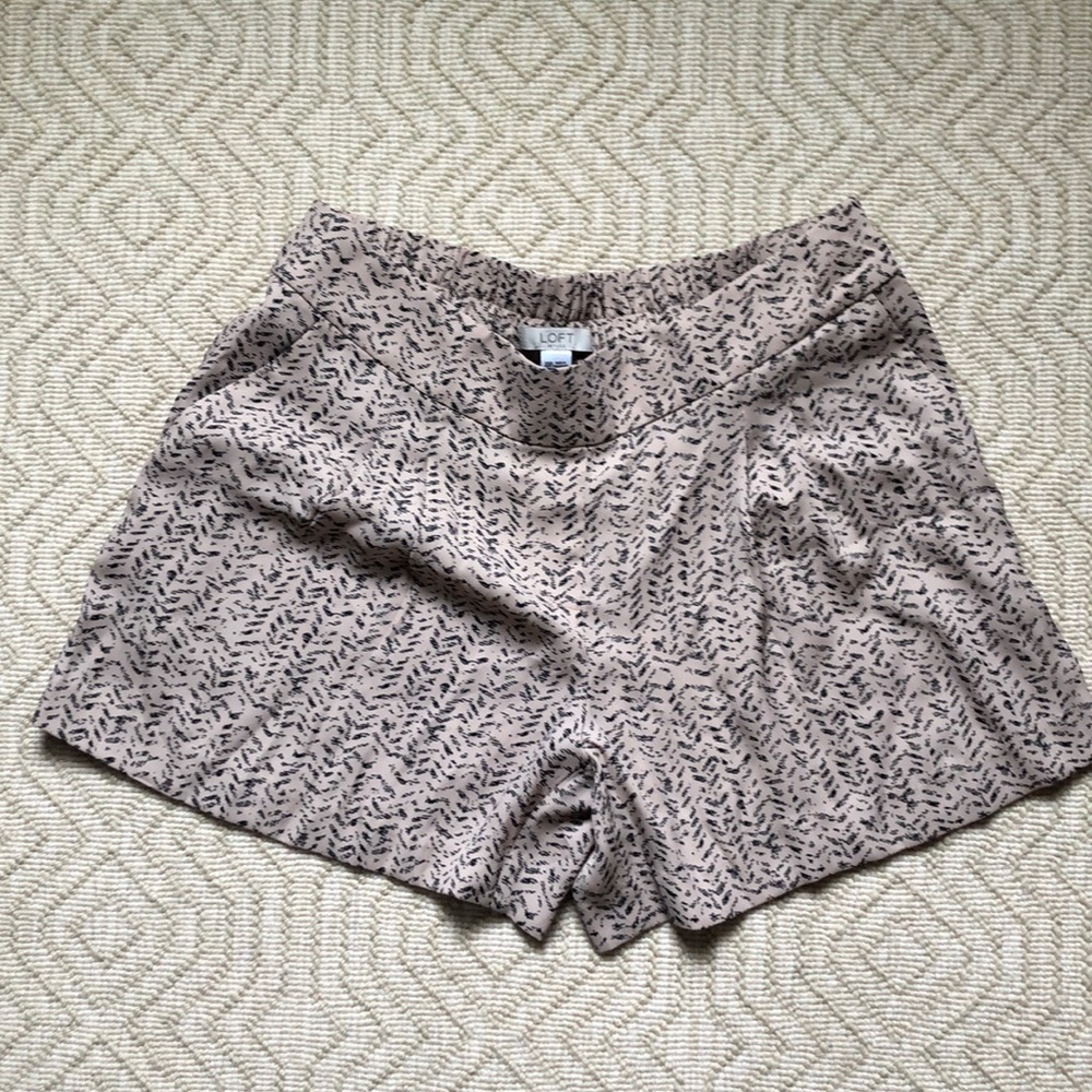 NWT lightweight nude and black shorts skirt skort